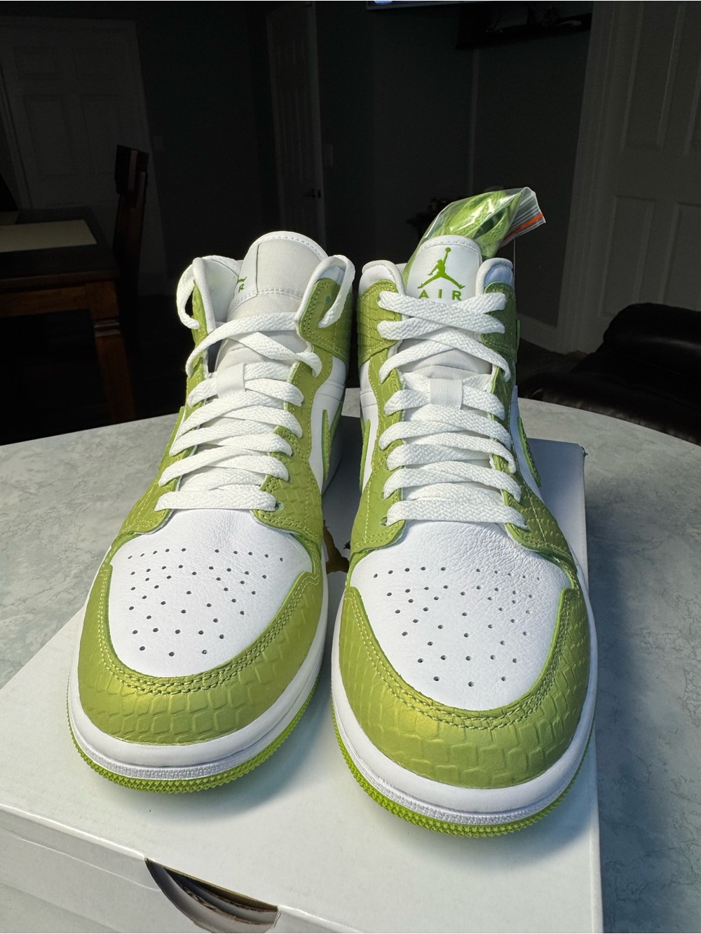 Jordan 1 Mid - Green Python - Picture 2 of 6